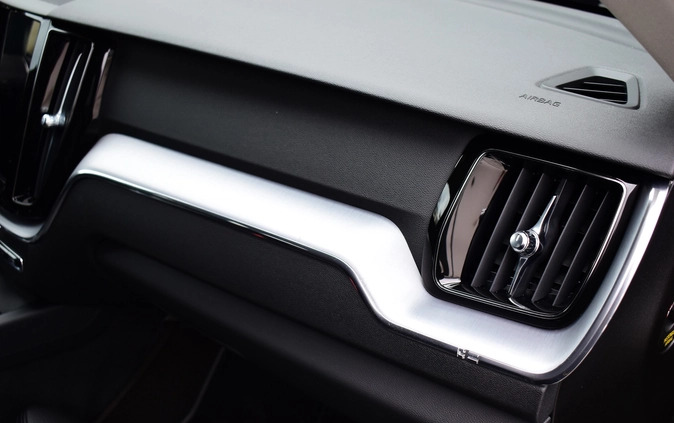 Volvo XC 60 cena 117900 przebieg: 142000, rok produkcji 2020 z Kielce małe 254